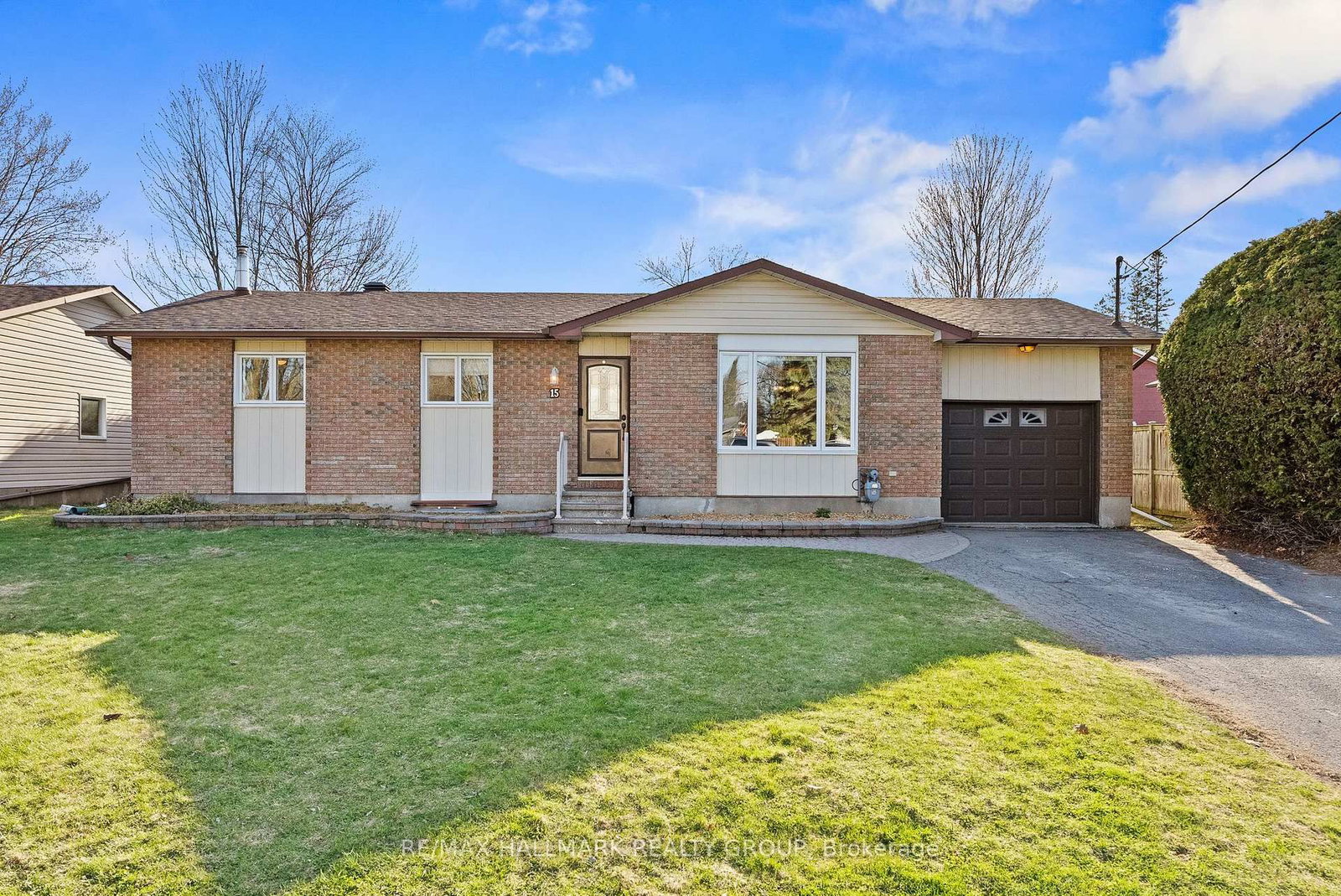 Detached House for sale at 15 Elm Avenue, Russell, Ontario, K4R 1B3 - Village of Russell - MLS: X13056484