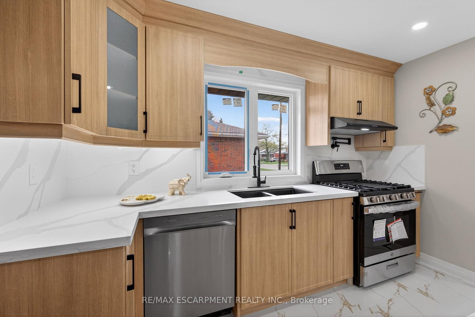 170 Fernwood Crescent - Photo 10