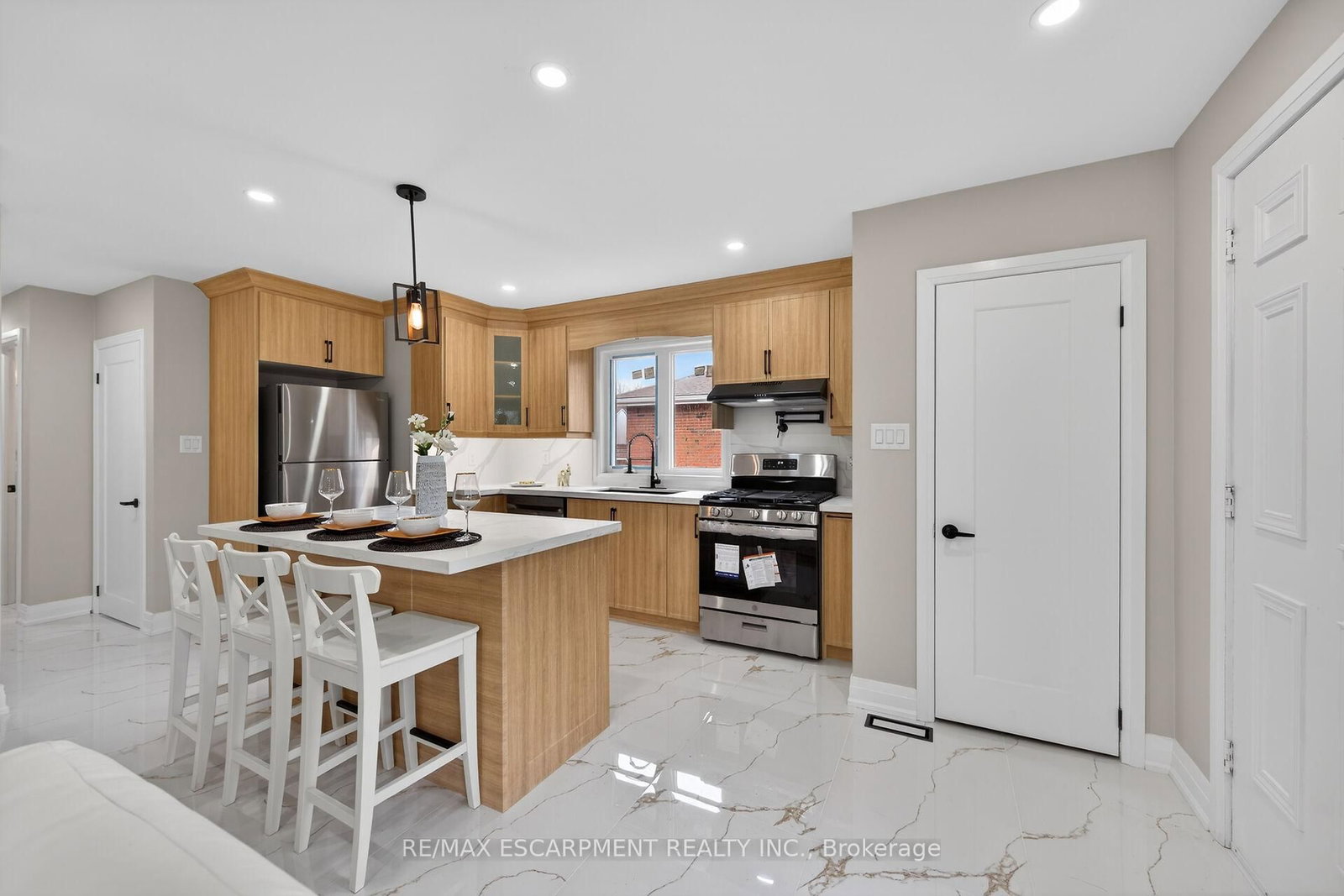 170 Fernwood Crescent - Photo 7