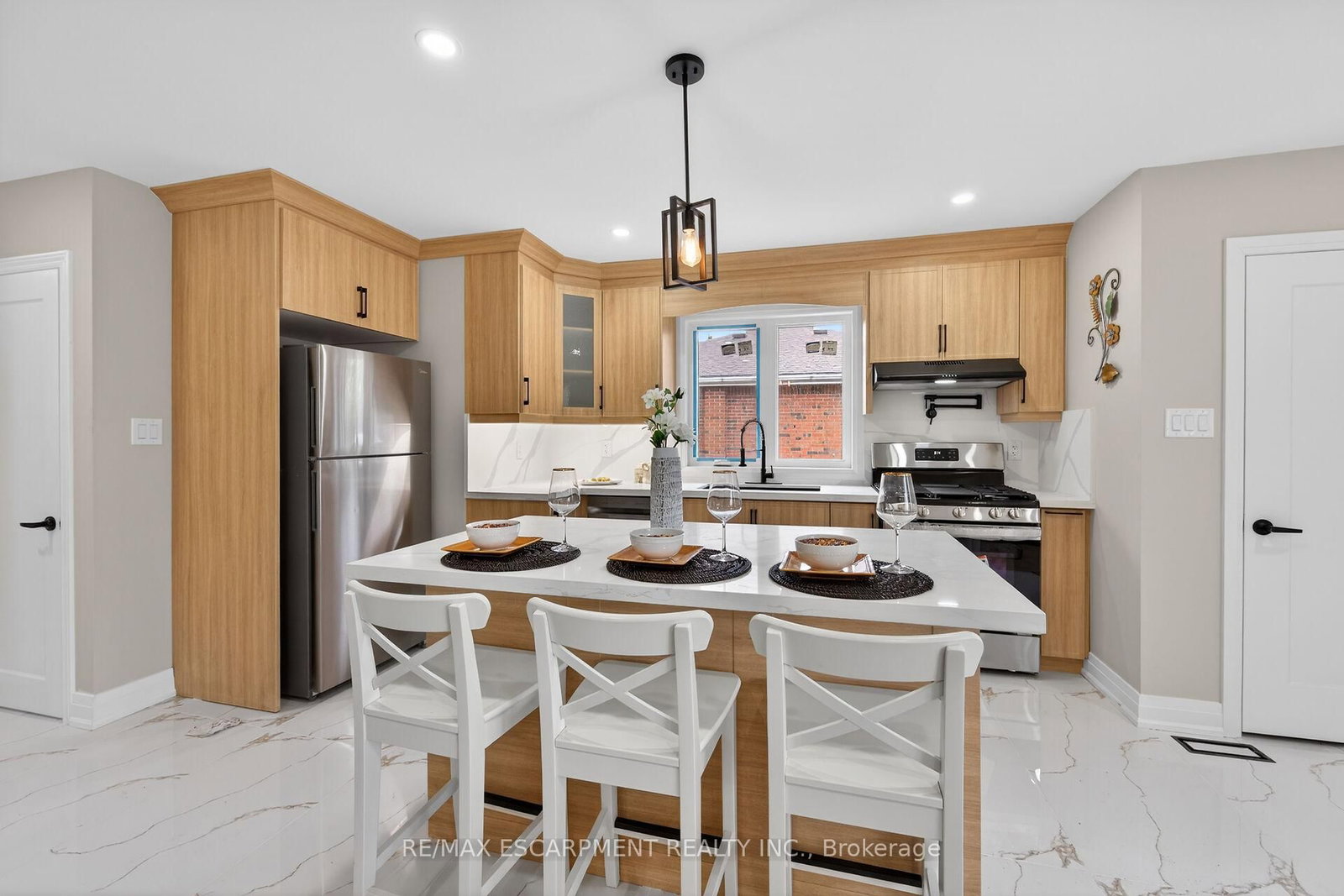 170 Fernwood Crescent - Photo 8