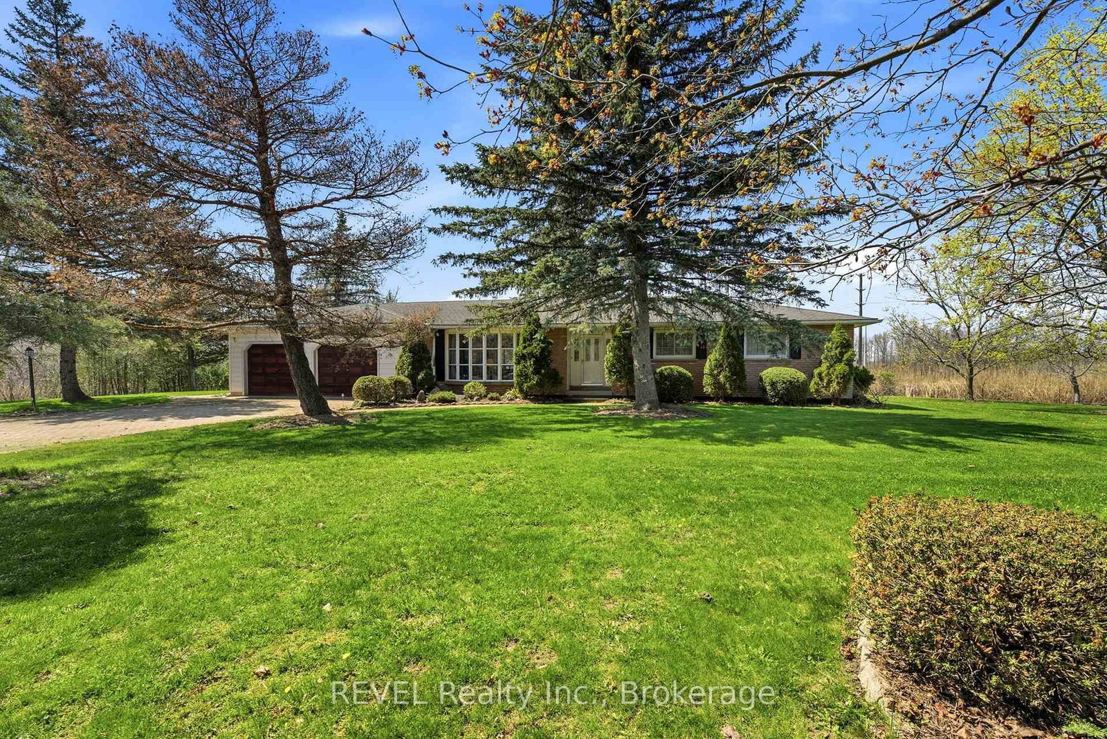 Detached House for sale at 69 Darby Road, Welland, Ontario, L3B 5N4 - Cooks Mills - MLS: X13056696