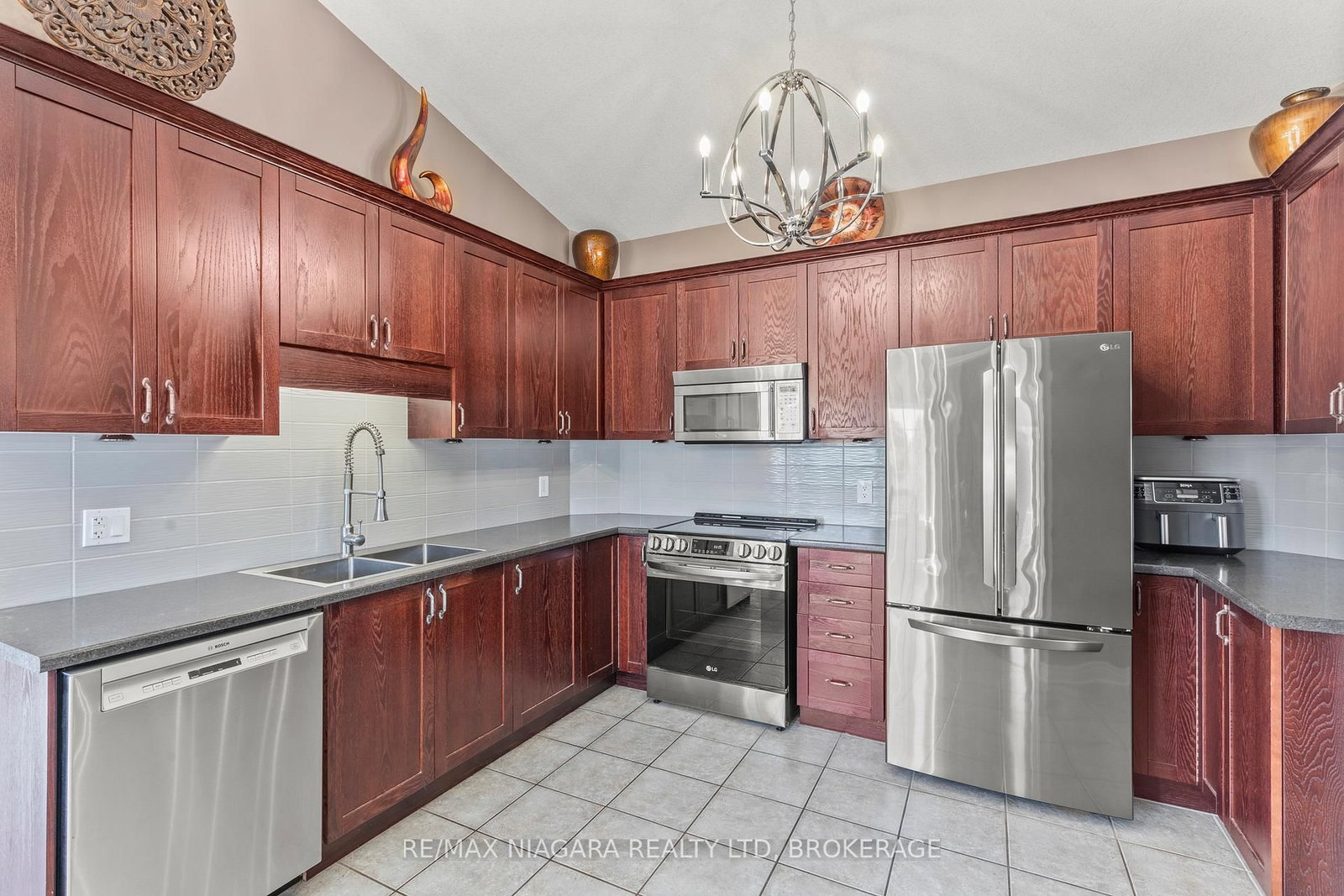 3579 Carver Street • Fort Erie, ON photo 11
