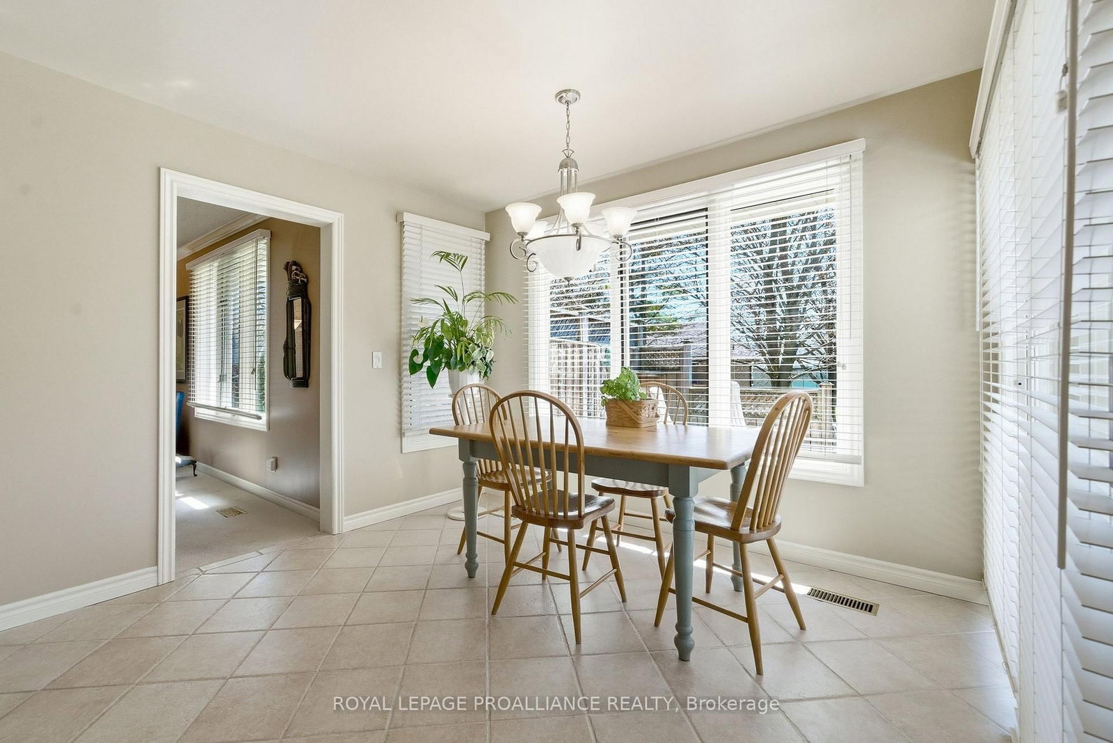 125 Tracey Park Drive • Belleville, ON photo 19