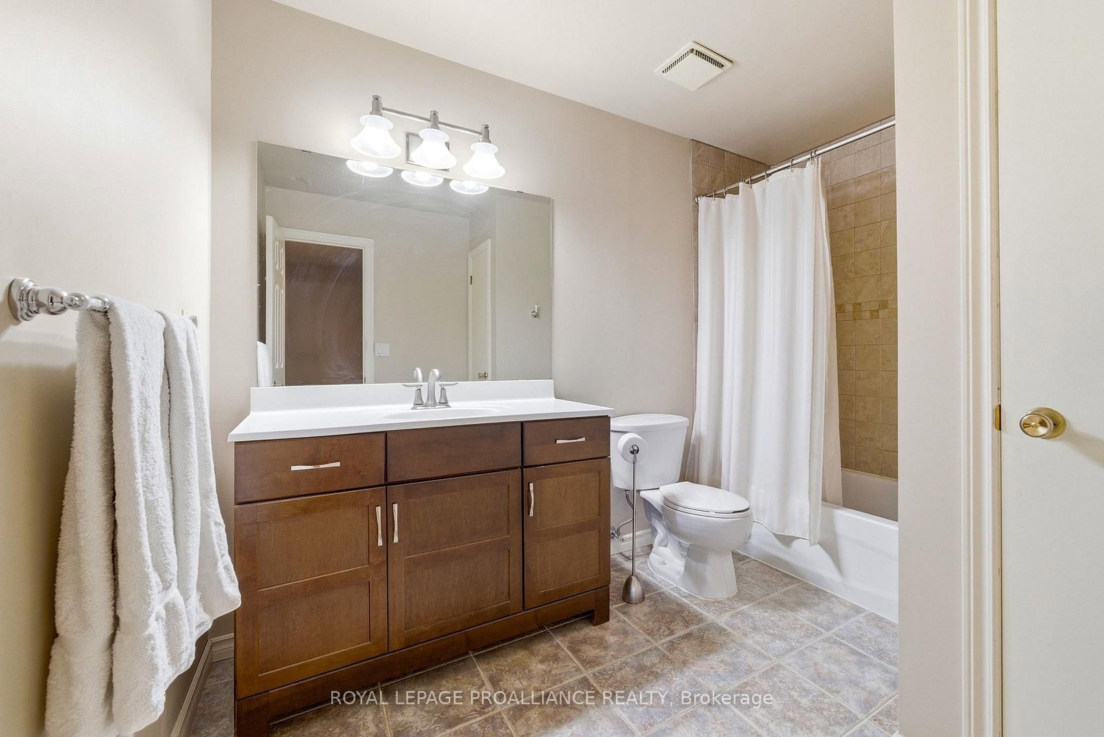 125 Tracey Park Drive • Belleville, ON photo 23