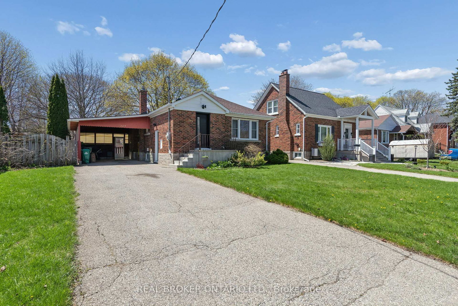 Detached House for sale at 209 Bedford Road, Kitchener, Ontario, N2G 3A5 - MLS: X13057416