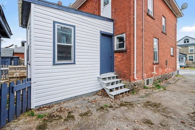 49-51 McGill Street N — photo 3