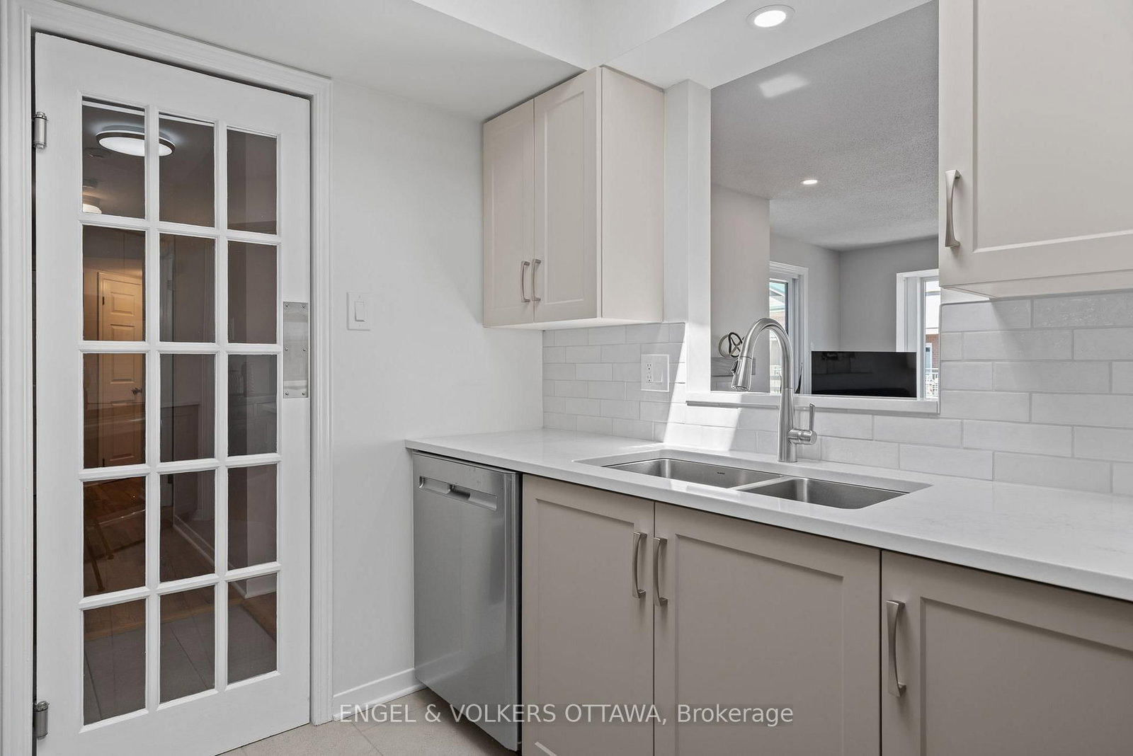 1 Columbus Avenue, Unit 403 - Photo 15