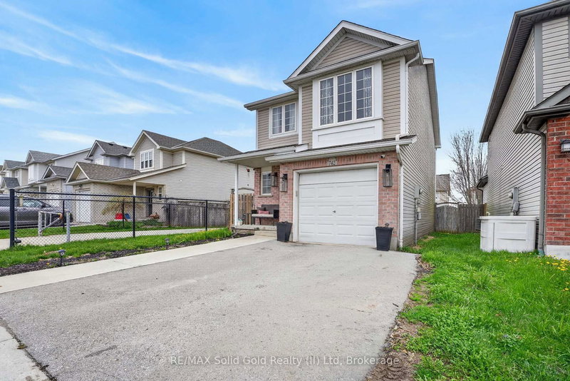742 Angler Way, Waterloo, N2K 4L7 | Image 2