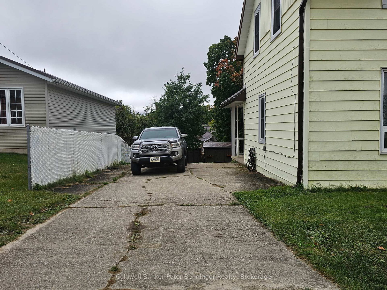 Listing Image 4