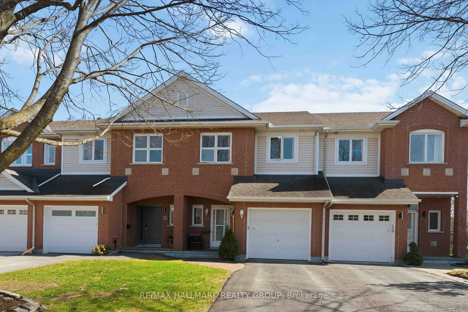 Townhouse for sale at 30 Sonata Place, Ottawa, Ontario, K1G 6H2 - Riverview Park - MLS: X13057800
