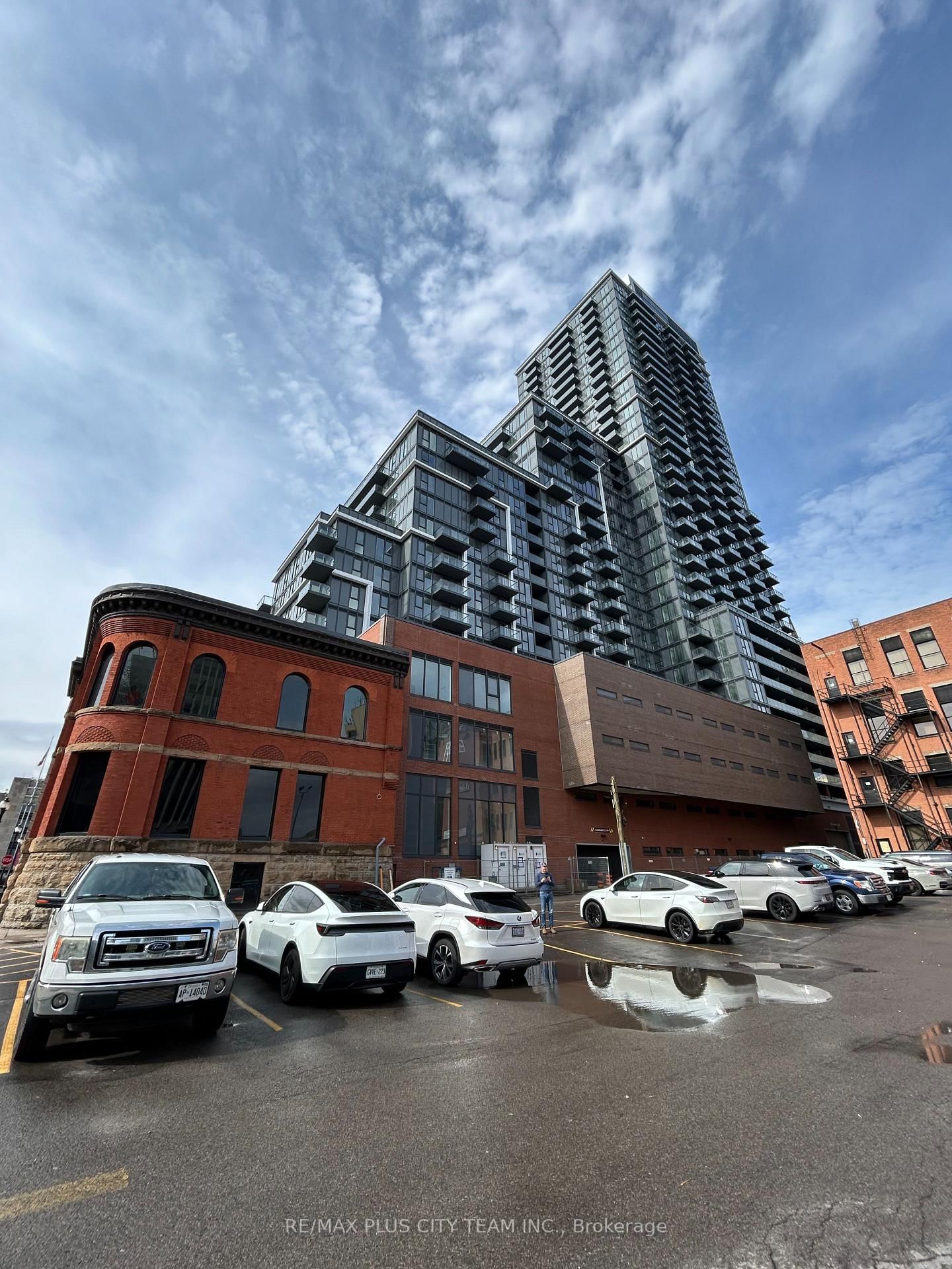 Condo for lease at 1402-75 James Street, Hamilton, Ontario, L8P 2Y9 - Corktown - MLS: X13057884