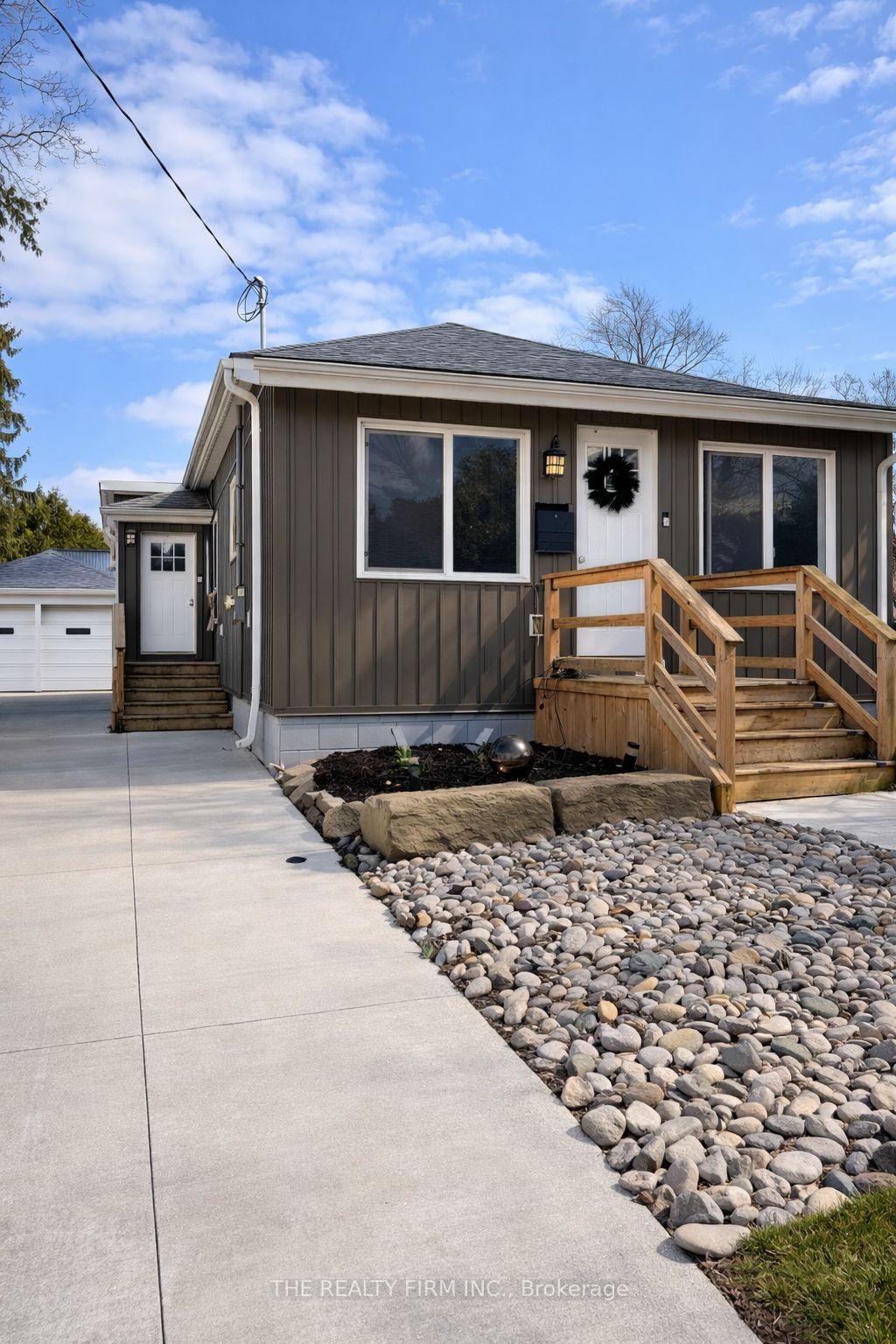 Detached House for sale at 10 Fifth Avenue, St. Thomas, Ontario, N5R 4C1 - St. Thomas - MLS: X13058052