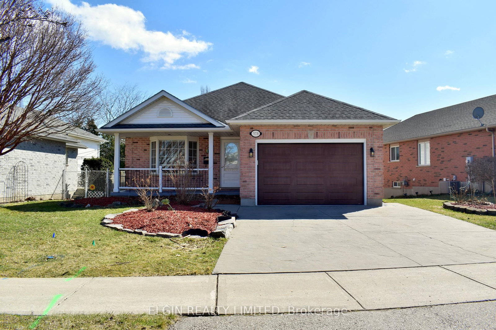 Detached House for sale at 578 Wellington Street, St. Thomas, Ontario, N5R 6E1 - St. Thomas - MLS: X13058106