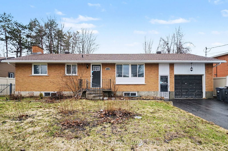 home for sale on 1740 Saint-Laurent Street