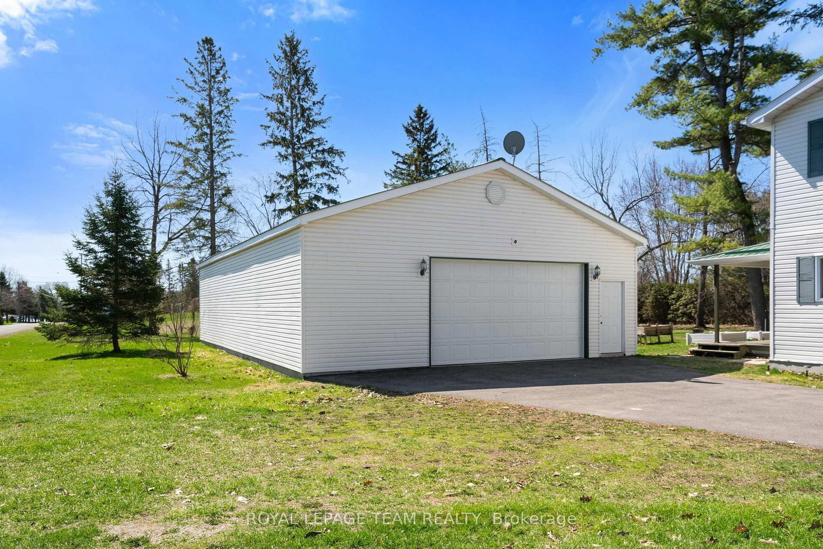 12106 Lakeshore Drive • South Dundas, ON photo 34