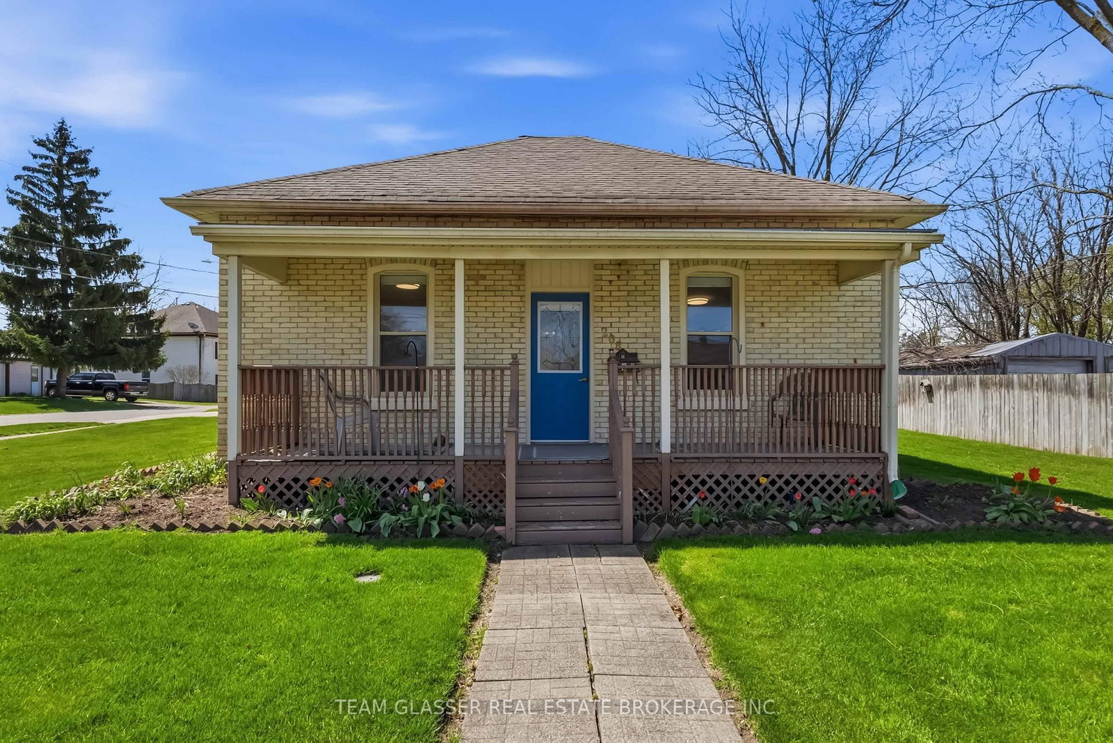 Detached House for sale at 208 ELLOR Street, Strathroy-Caradoc, Ontario, N7G 2L3 - SE - MLS: X13058484