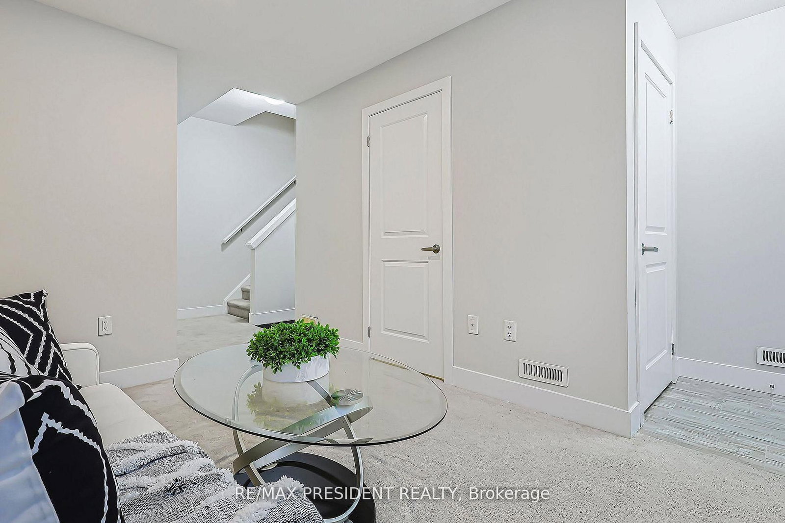 1960 DALMAGARRY Road, Unit 132 - Photo 7