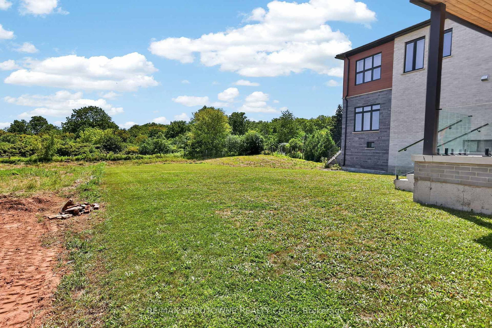 70 Upper Mount Albion Road • Hamilton, ON photo 41