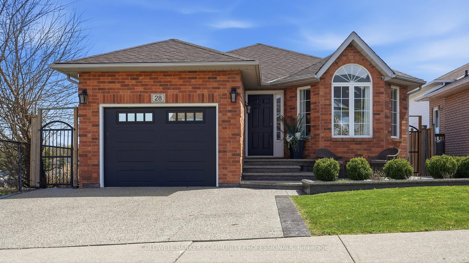 Detached House for sale at 28 Glenhollow Drive, Hamilton, Ontario, L8J 3R8 - Stoney Creek Mountain - MLS: X13059252