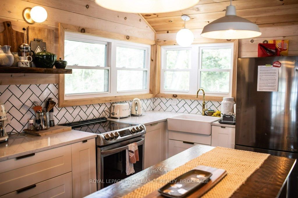 1055B Vilalta Lane • Godfrey, ON photo 25