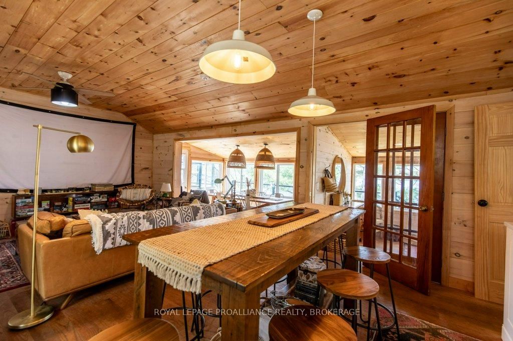 1055B Vilalta Lane • Godfrey, ON photo 5