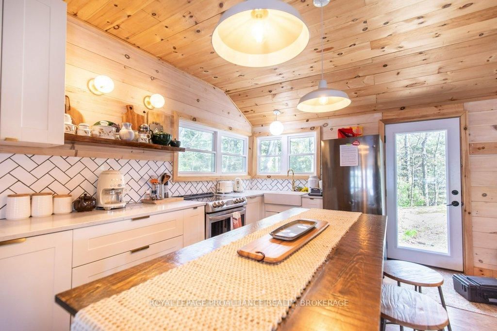 1055B Vilalta Lane • Godfrey, ON photo 6
