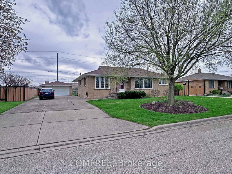 2387 Westcott Rd, Windsor, N8W 4K6 | Image 2