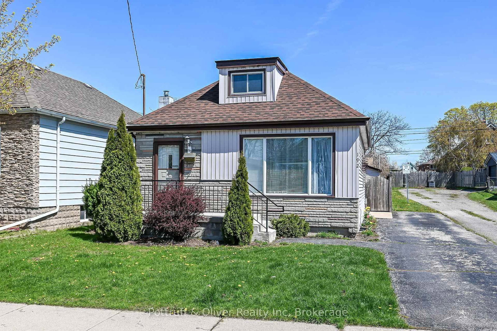Detached House for sale at 192 Ivon Avenue, Hamilton, Ontario, L8H 5S8 - Normanhurst - MLS: X13059590