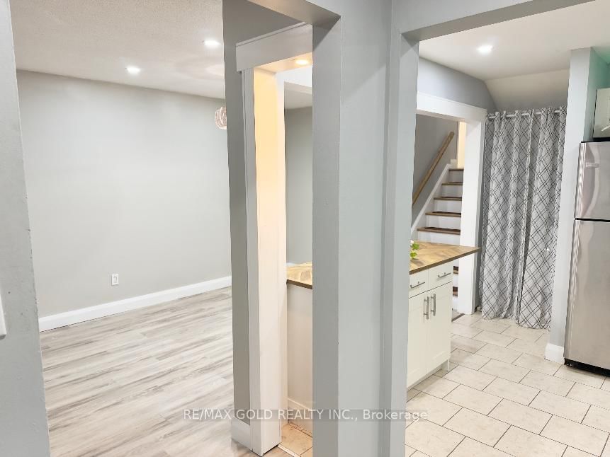 156 Mooregate Crescent - Photo 13