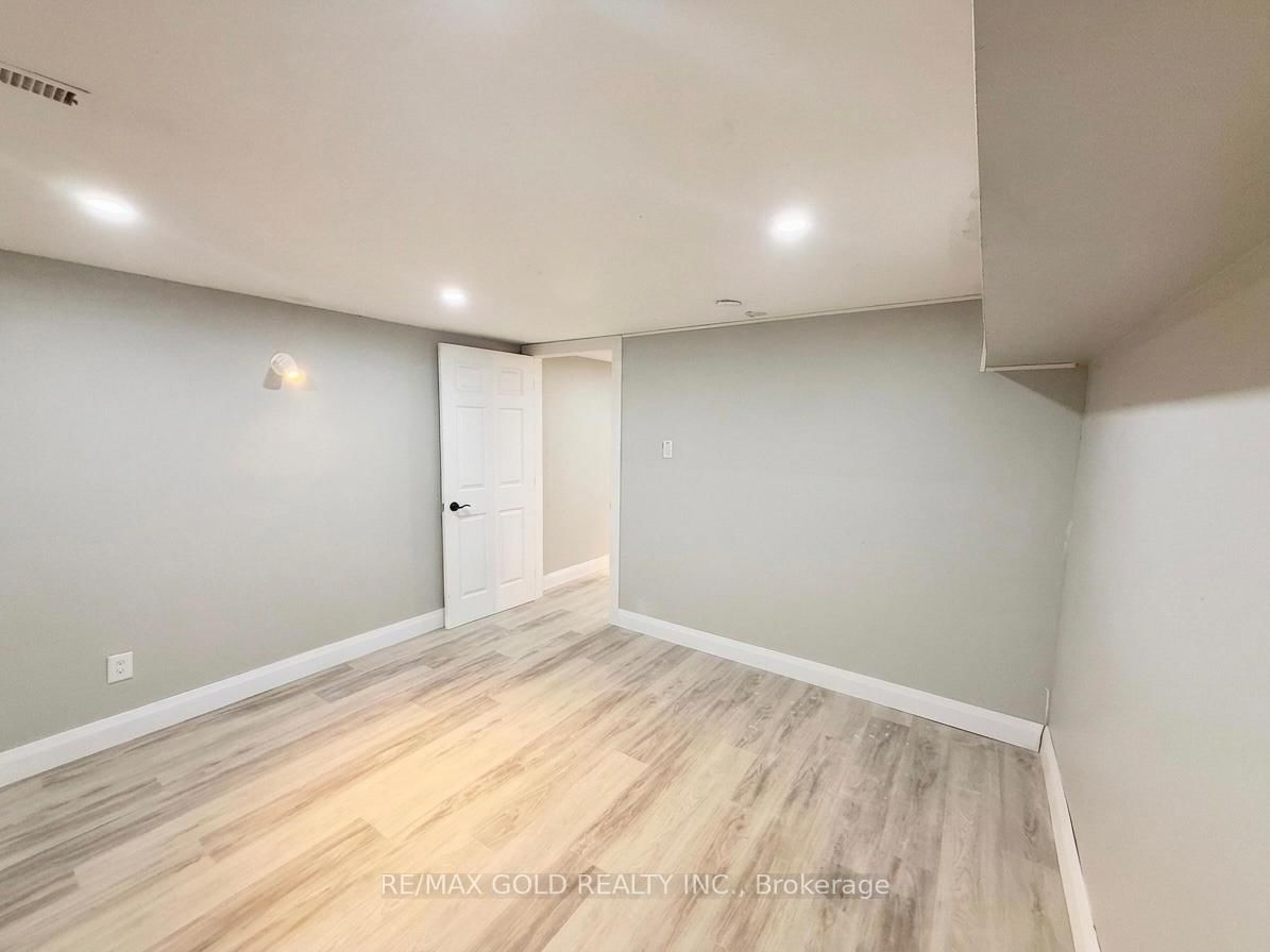 156 Mooregate Crescent - Photo 41