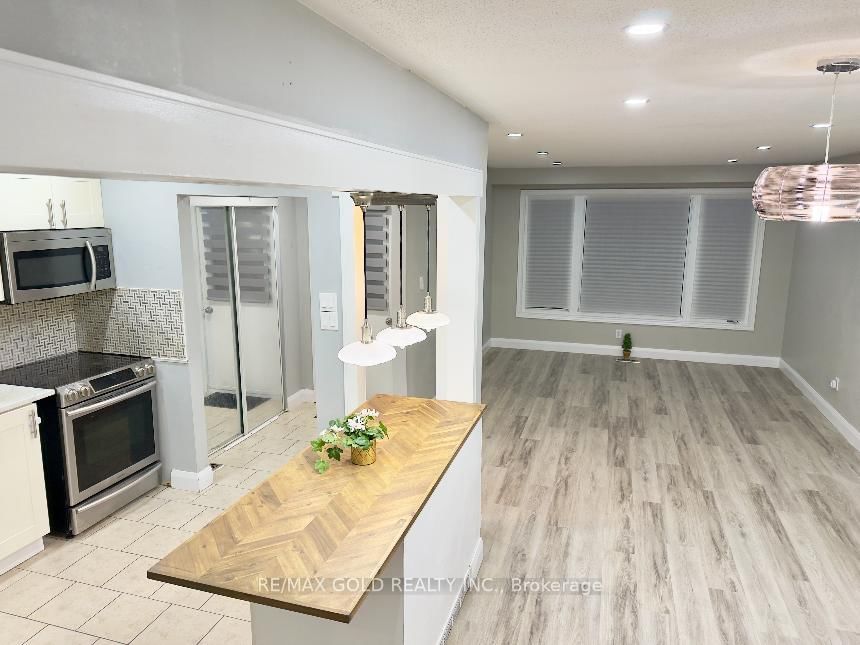 156 Mooregate Crescent - Photo 5
