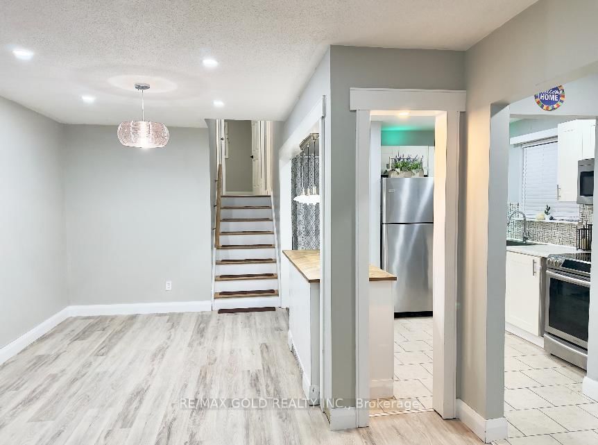 156 Mooregate Crescent, Unit Upper - Photo 12