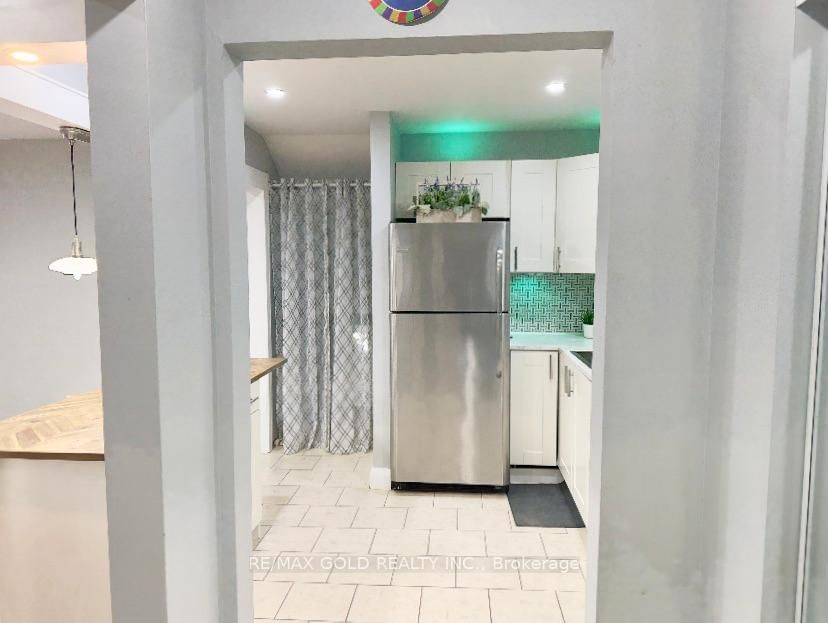 156 Mooregate Crescent, Unit Upper - Photo 14