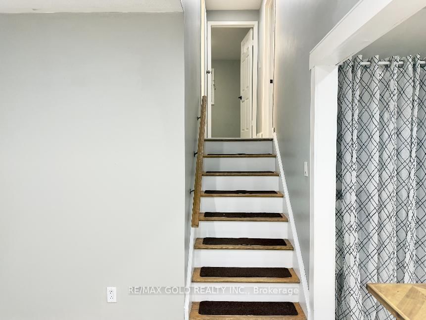 156 Mooregate Crescent, Unit Upper - Photo 16