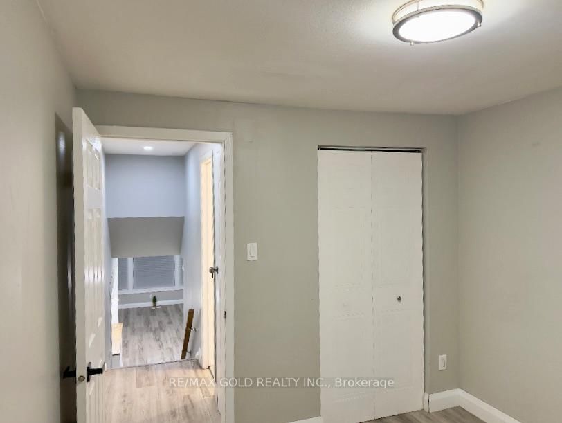 156 Mooregate Crescent, Unit Upper - Photo 22
