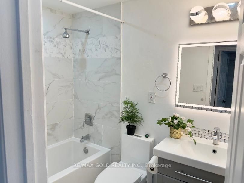 156 Mooregate Crescent, Unit Upper - Photo 24