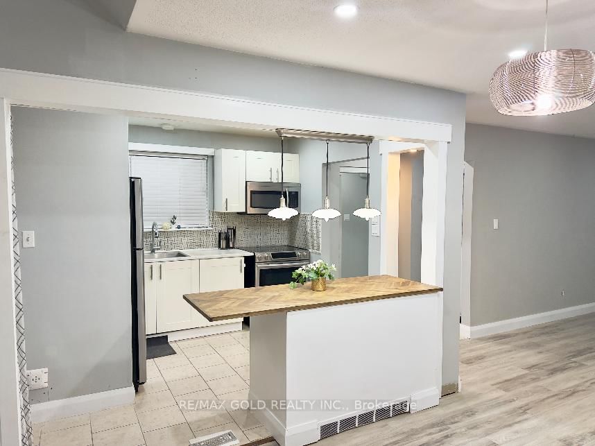 156 Mooregate Crescent, Unit Upper - Photo 3