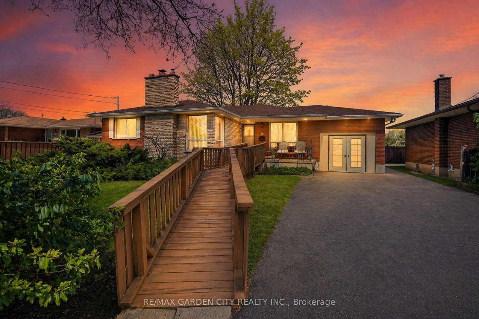 Detached House for sale at 5 Lockview Crescent, St. Catharines, Ontario, L2M 2T2 - Bunting/Linwell - MLS: X13060124