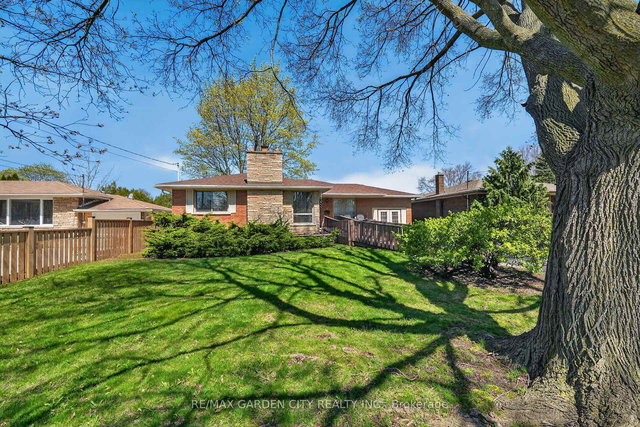 5 Lockview Crescent