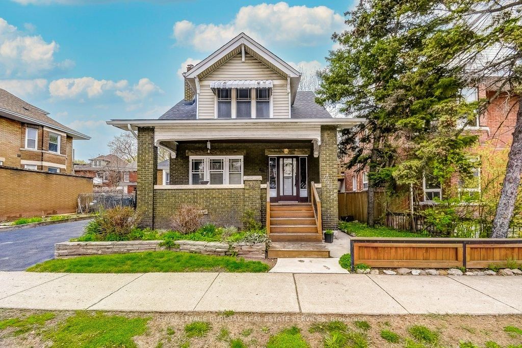 Detached House for sale at 46 Sherman Avenue, Hamilton, Ontario, L8M 2P4 - Gibson - MLS: X13060306