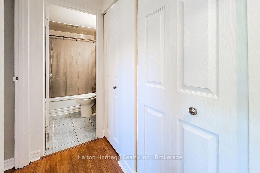 81 Charlton Avenue E, Unit 905 - Photo 10