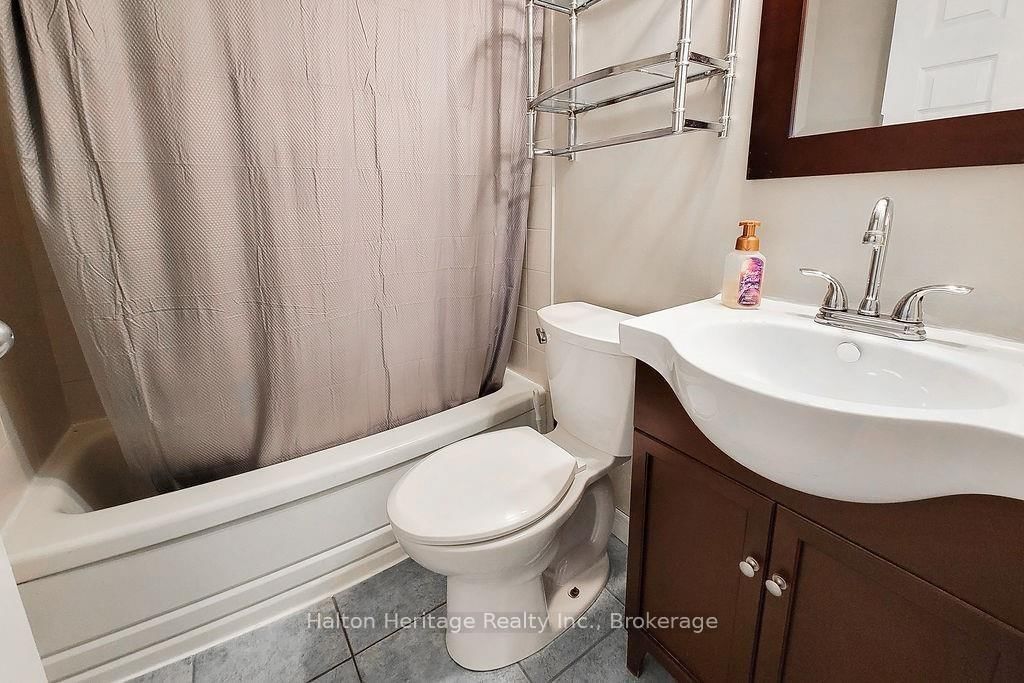 81 Charlton Avenue E, Unit 905 - Photo 11
