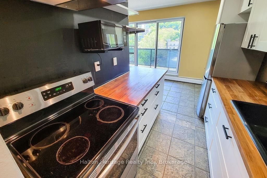 81 Charlton Avenue E, Unit 905 - Photo 16