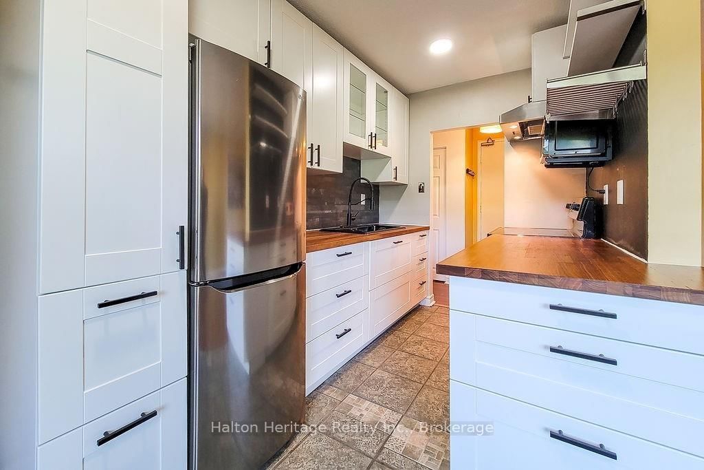 81 Charlton Avenue E, Unit 905 - Photo 18