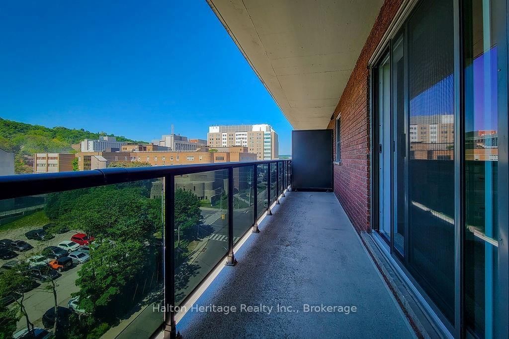 81 Charlton Avenue E, Unit 905 - Photo 20