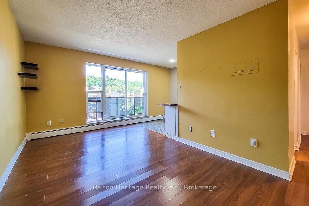 81 Charlton Avenue E, Unit 905 - Photo 4