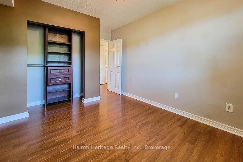 81 Charlton Avenue E, Unit 905 - Photo 5