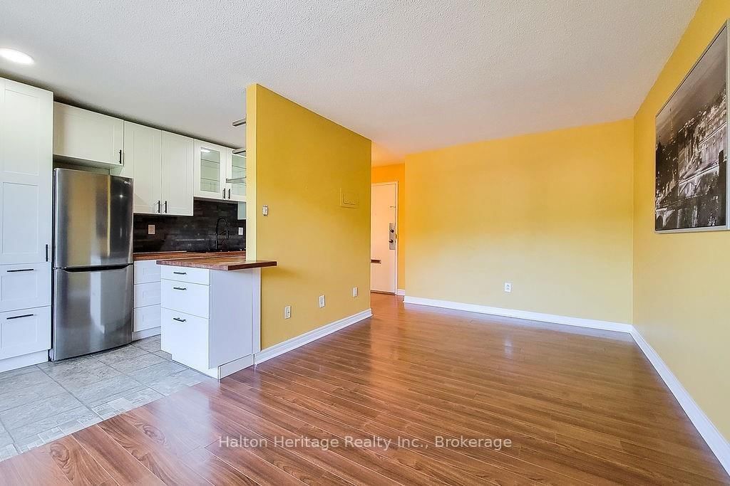 81 Charlton Avenue E, Unit 905 - Photo 6