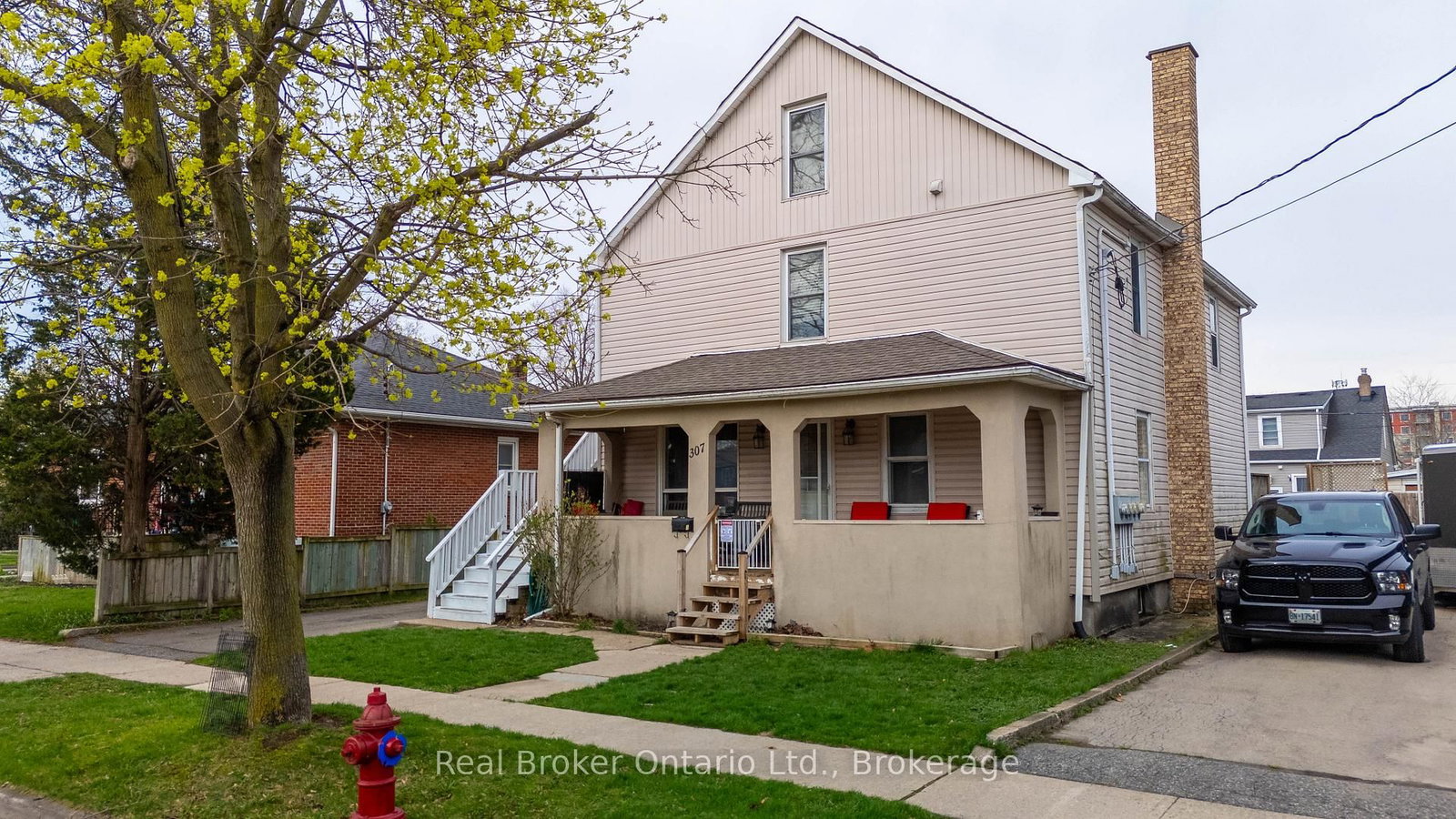 307 Wallace Avenue S • Welland, ON photo 1