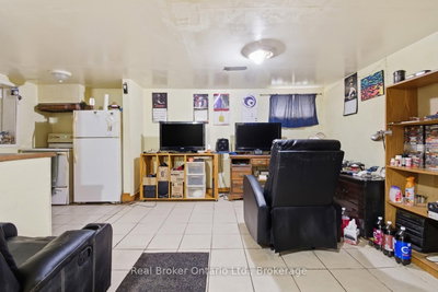 307 Wallace Avenue S — photo 4